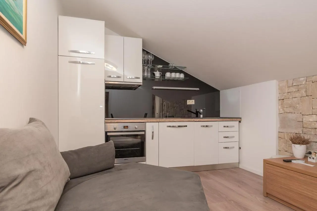 Villa Lucica Trogir Guest house